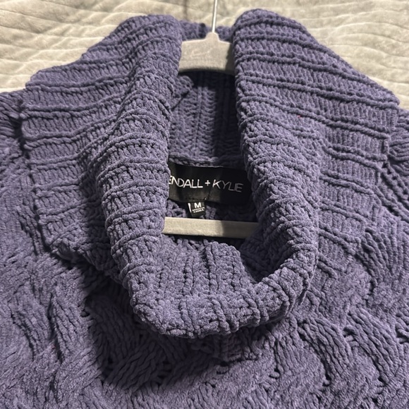 Sweater - Picture 2 of 3